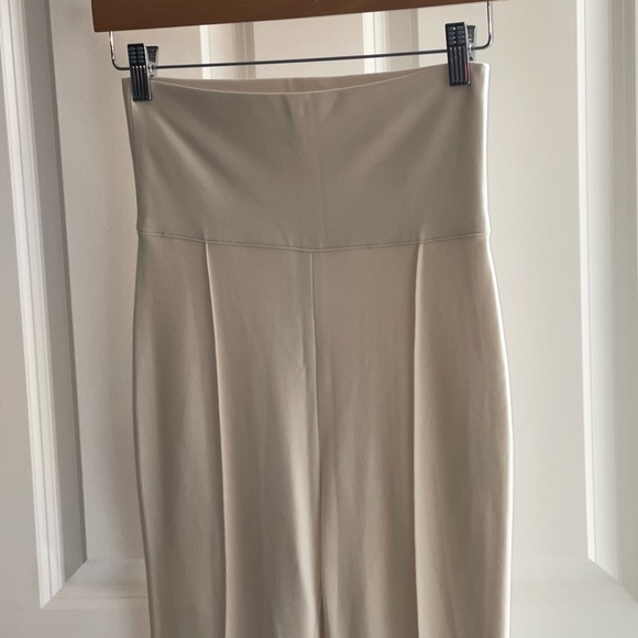 MM LAFLEUR The Shiloh Pant Washable Ponte
{$239} PEARL Cream Front Seam Cropped - Picture 5 of 9